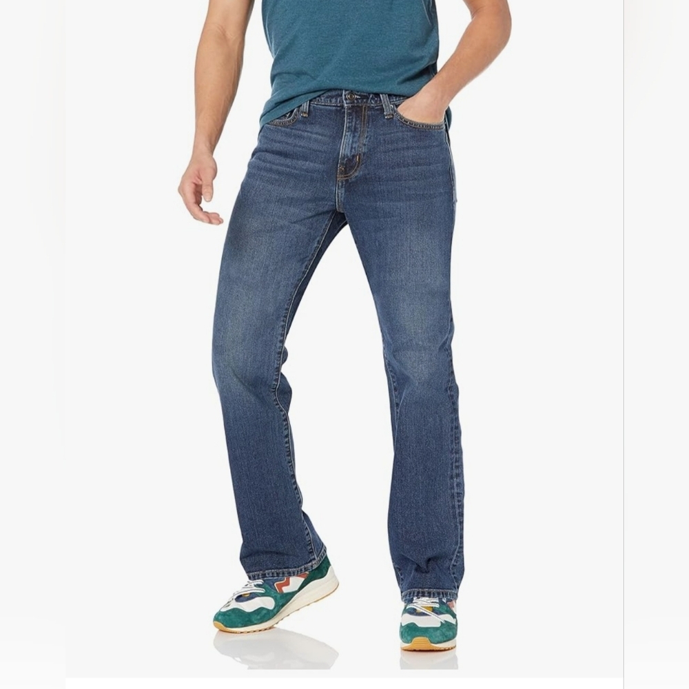 🆕️ NWT Amazon Essentials Men's Bootcut Jeans in Blue